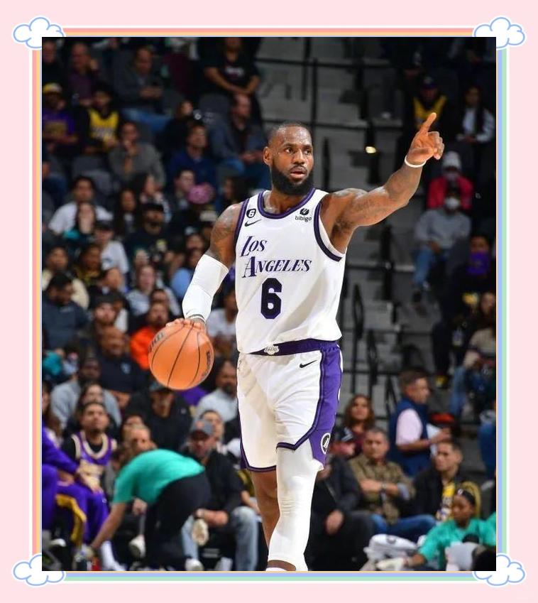 詹姆斯巅峰对决,浓眉哥与70激战G2分钟,赛况扑朔迷离胜负难料! 詹姆斯巅峰对决,浓眉哥与70激战G2分钟,赛况扑朔迷离胜负难料!