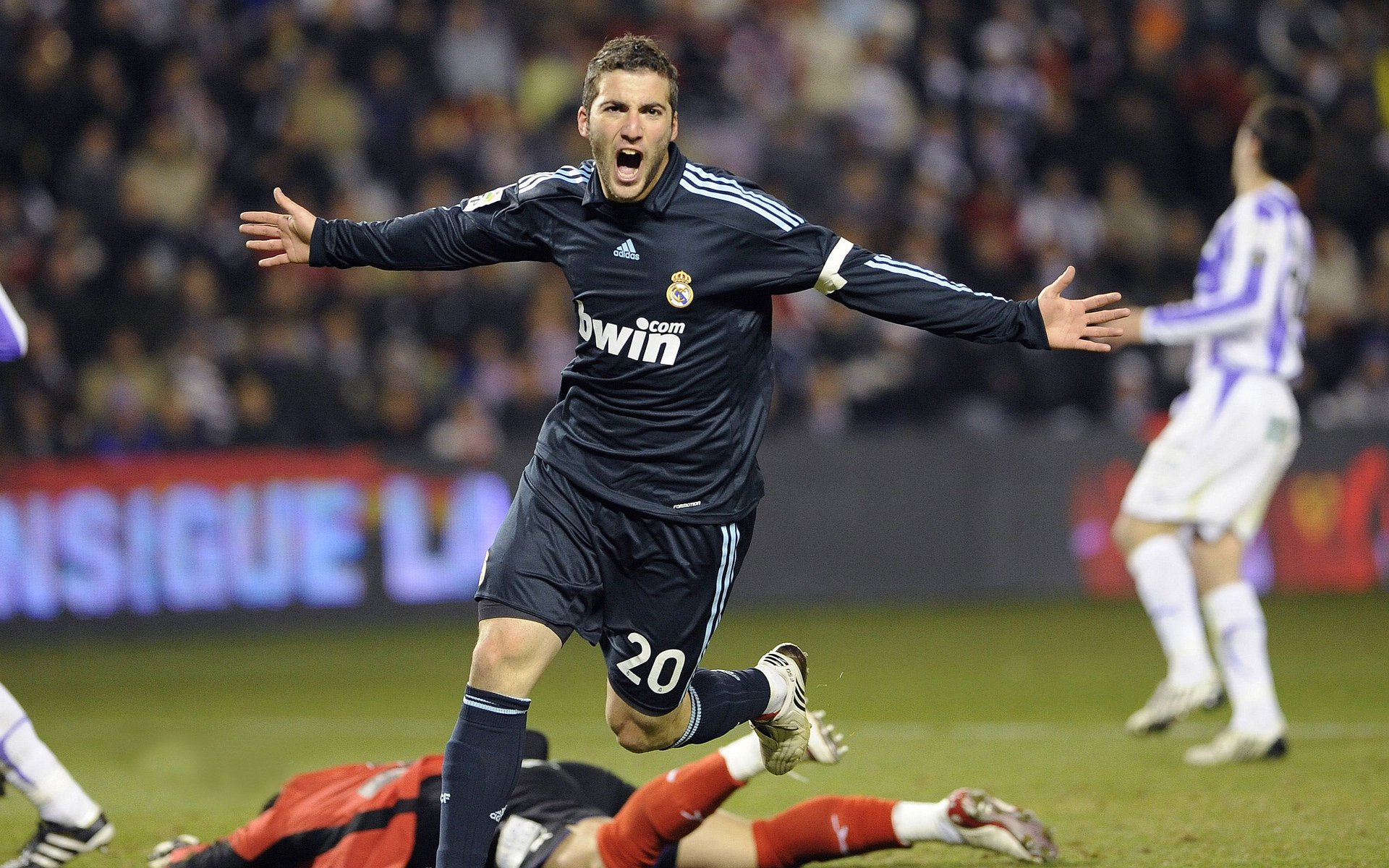 纳达尔惊天一击与马竞逆转之夜：赛点已到，泪洒四强门票